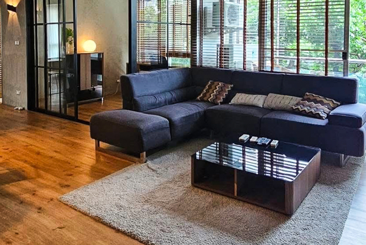 Spacious 2-bedroom condo for rent at Von Napa Sukhumvit 38, just steps from BTS Thong Lor. 105 sqm, modern design, rooftop pool, gym, parking. Rent 55,000 THB/month.