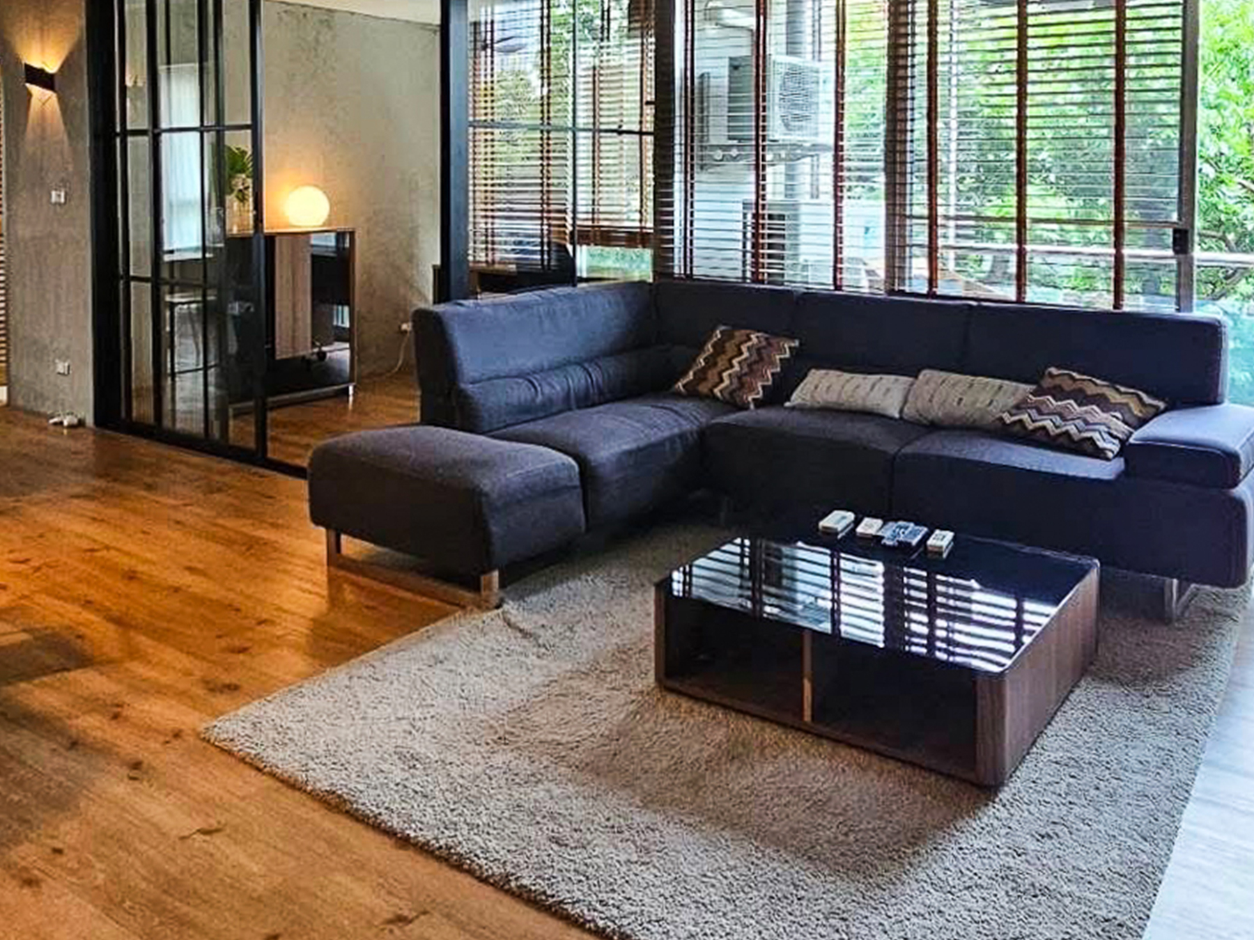 Spacious 2-bedroom condo for rent at Von Napa Sukhumvit 38, just steps from BTS Thong Lor. 105 sqm, modern design, rooftop pool, gym, parking. Rent 55,000 THB/month.