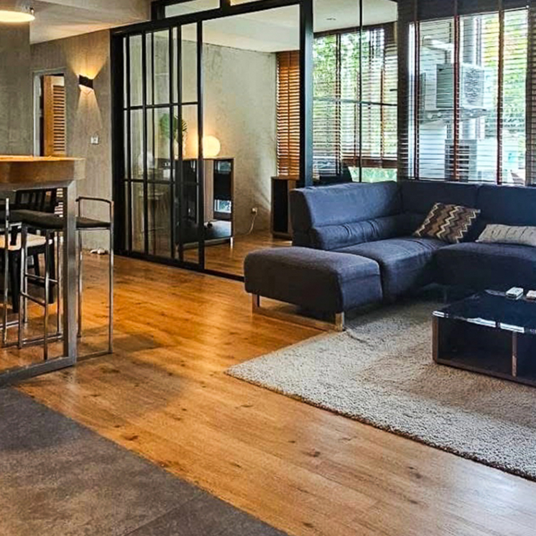 Spacious 2-bedroom condo for rent at Von Napa Sukhumvit 38, just steps from BTS Thong Lor. 105 sqm, modern design, rooftop pool, gym, parking. Rent 55,000 THB/month.