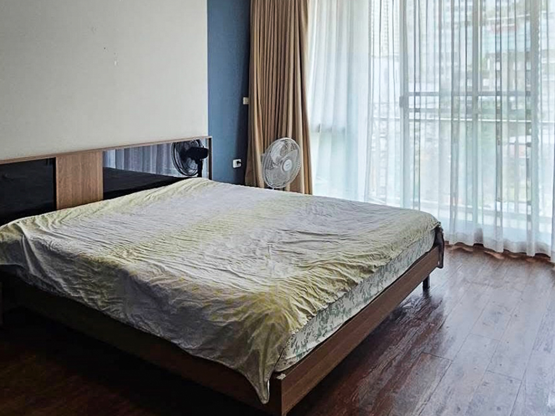 Spacious 2-bedroom condo for rent at Von Napa Sukhumvit 38, just steps from BTS Thong Lor. 105 sqm, modern design, rooftop pool, gym, parking. Rent 55,000 THB/month.