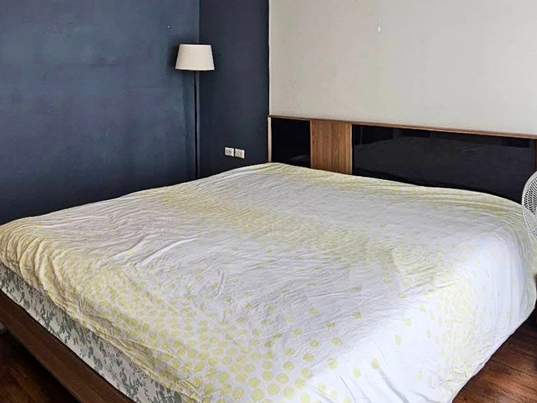 Spacious 2-bedroom condo for rent at Von Napa Sukhumvit 38, just steps from BTS Thong Lor. 105 sqm, modern design, rooftop pool, gym, parking. Rent 55,000 THB/month.