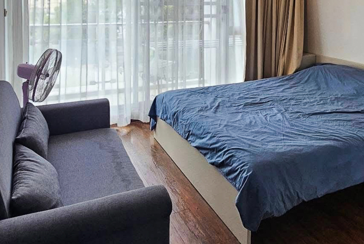 Spacious 2-bedroom condo for rent at Von Napa Sukhumvit 38, just steps from BTS Thong Lor. 105 sqm, modern design, rooftop pool, gym, parking. Rent 55,000 THB/month.