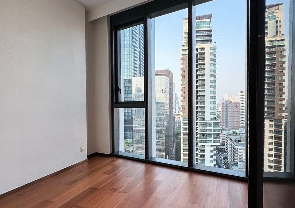 Luxury 2-bedroom condo for sale at The Estelle Phrom Phong, Sukhumvit 26. 102 sq.m, 18th floor, private elevator, pet friendly. Prime location near BTS Phrom Phong. Price: 35,735,000 THB.