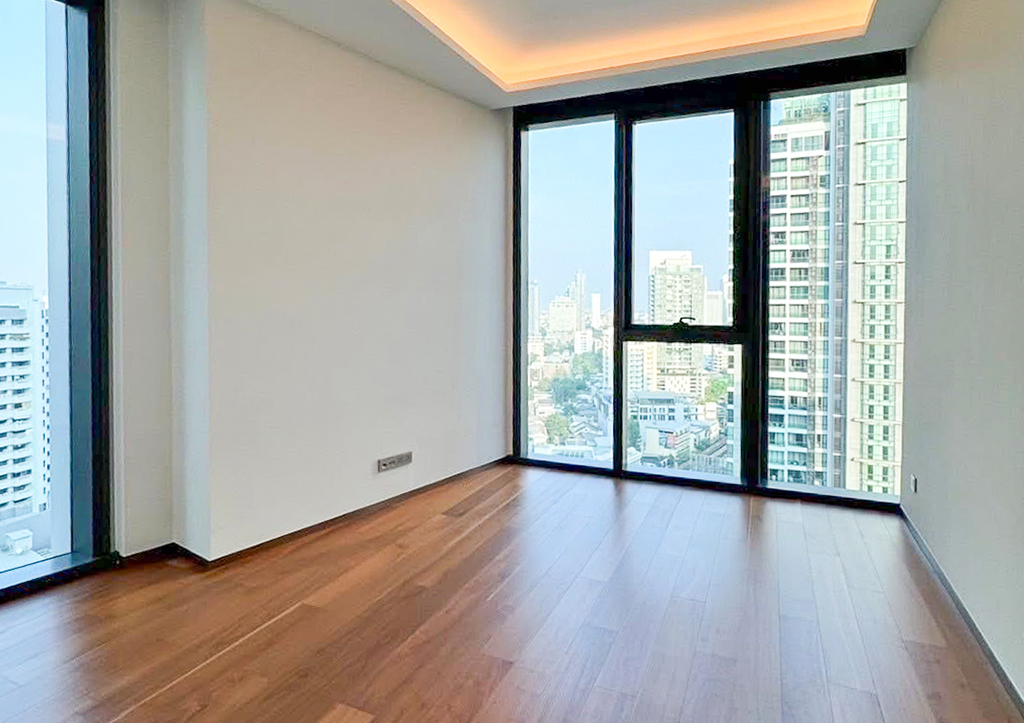 Luxury 2-bedroom condo for sale at The Estelle Phrom Phong, Sukhumvit 26. 102 sq.m, 18th floor, private elevator, pet friendly. Prime location near BTS Phrom Phong. Price: 35,735,000 THB.