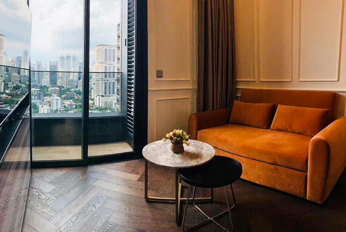 Modern 1-bedroom condo for rent at The Esse Sukhumvit 36, next to BTS Thong Lo. 38.14 sqm, high floor, home automation, sky lounge, onsen, pool & more. Rent only 45,000 THB/month.