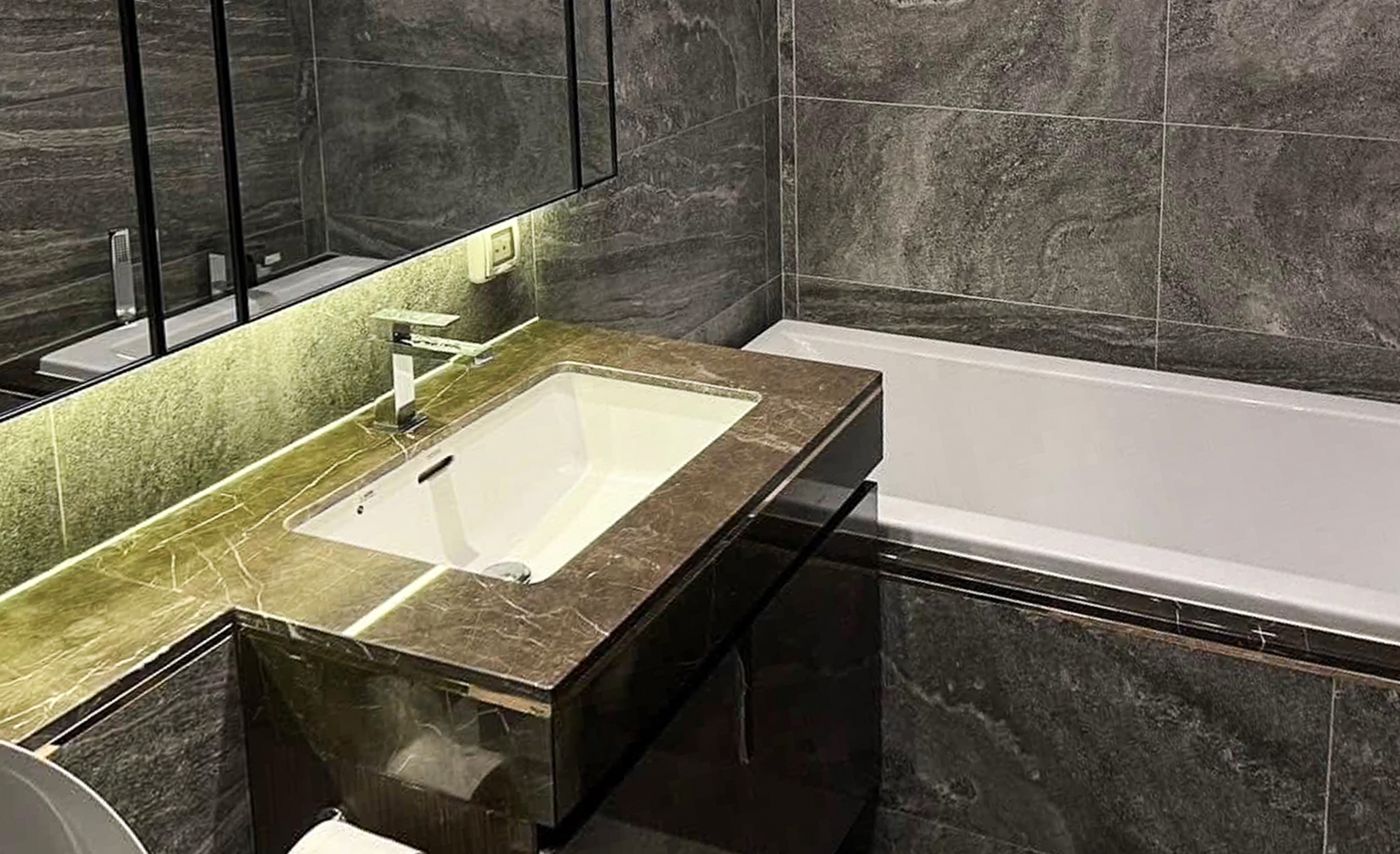 Modern 1-bedroom condo for rent at The Esse Sukhumvit 36, next to BTS Thong Lo. 38.14 sqm, high floor, home automation, sky lounge, onsen, pool & more. Rent only 45,000 THB/month.