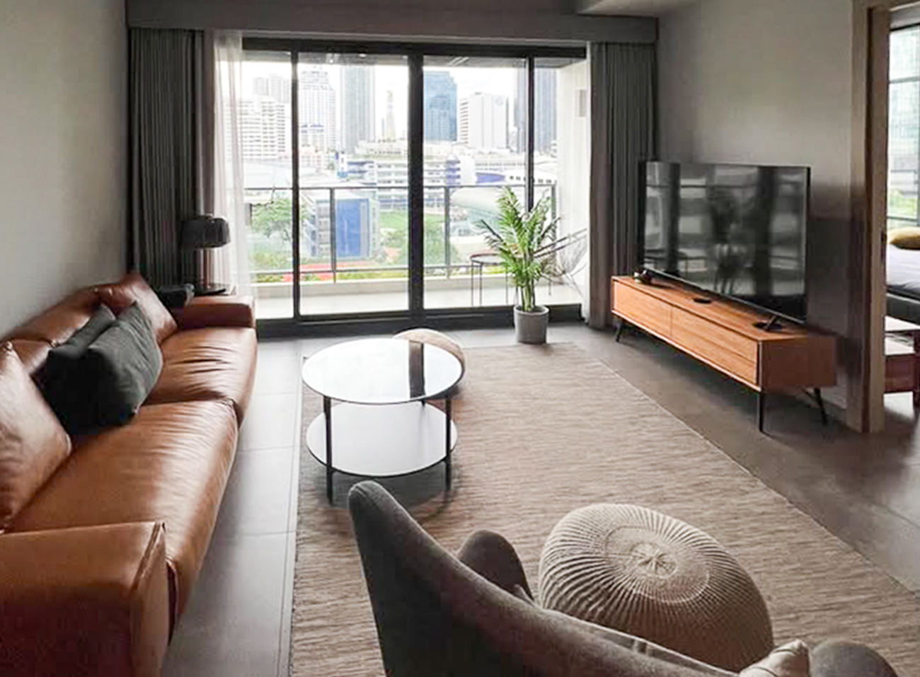 Modern 2-bedroom condo for rent at The Loft Asoke, 87 sqm, fully furnished, quiet city view, 8th floor. Includes kitchen, washer-dryer, 2 TVs. Rent 75,000 THB/month.