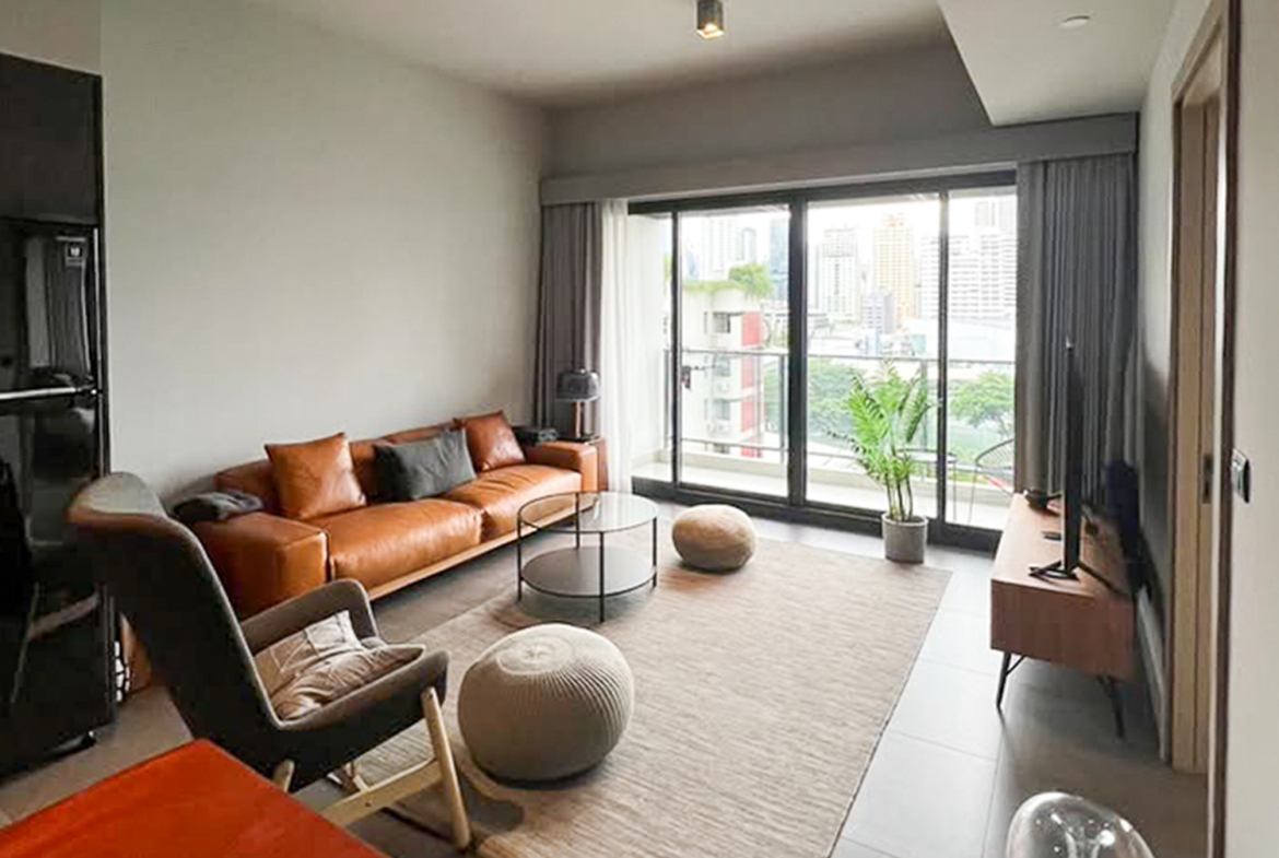 Modern 2-bedroom condo for rent at The Loft Asoke, 87 sqm, fully furnished, quiet city view, 8th floor. Includes kitchen, washer-dryer, 2 TVs. Rent 75,000 THB/month.