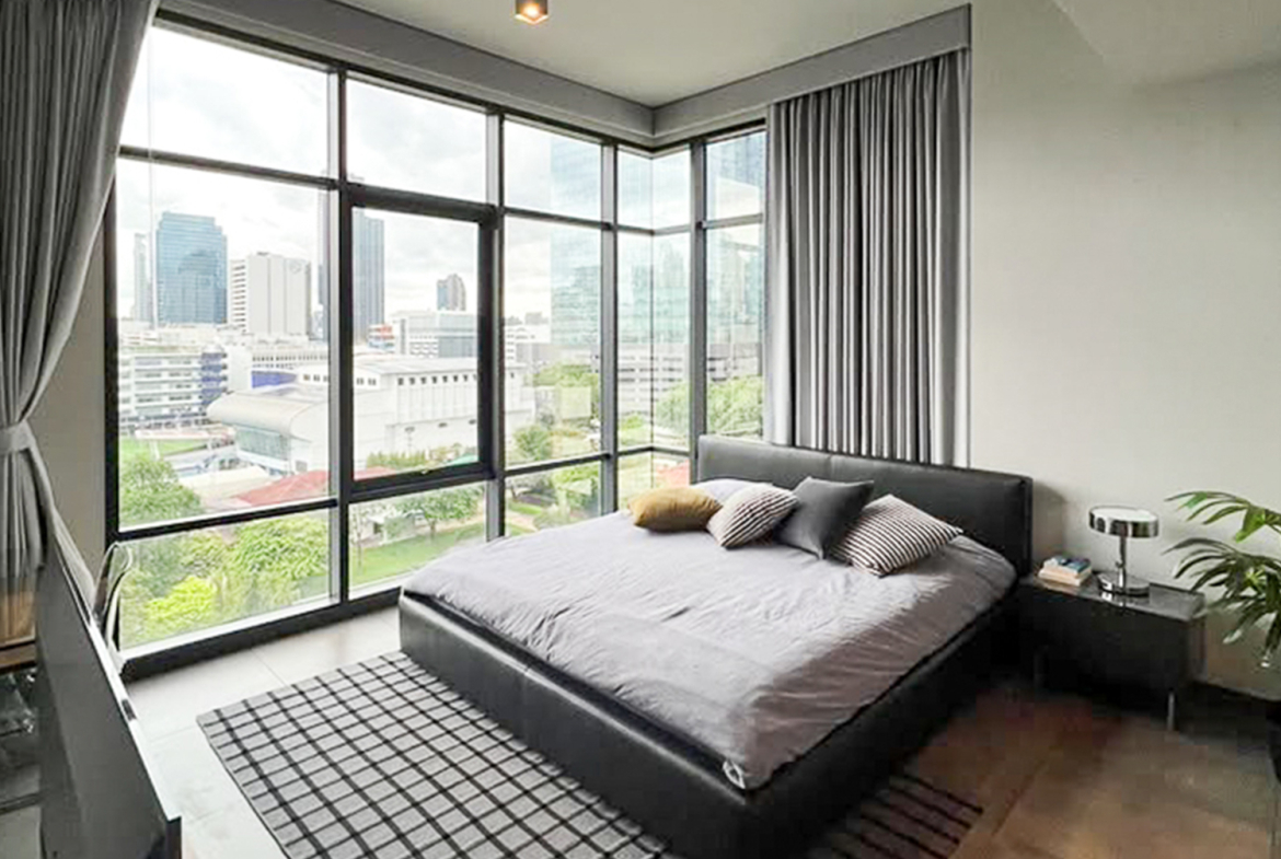 Modern 2-bedroom condo for rent at The Loft Asoke, 87 sqm, fully furnished, quiet city view, 8th floor. Includes kitchen, washer-dryer, 2 TVs. Rent 75,000 THB/month.