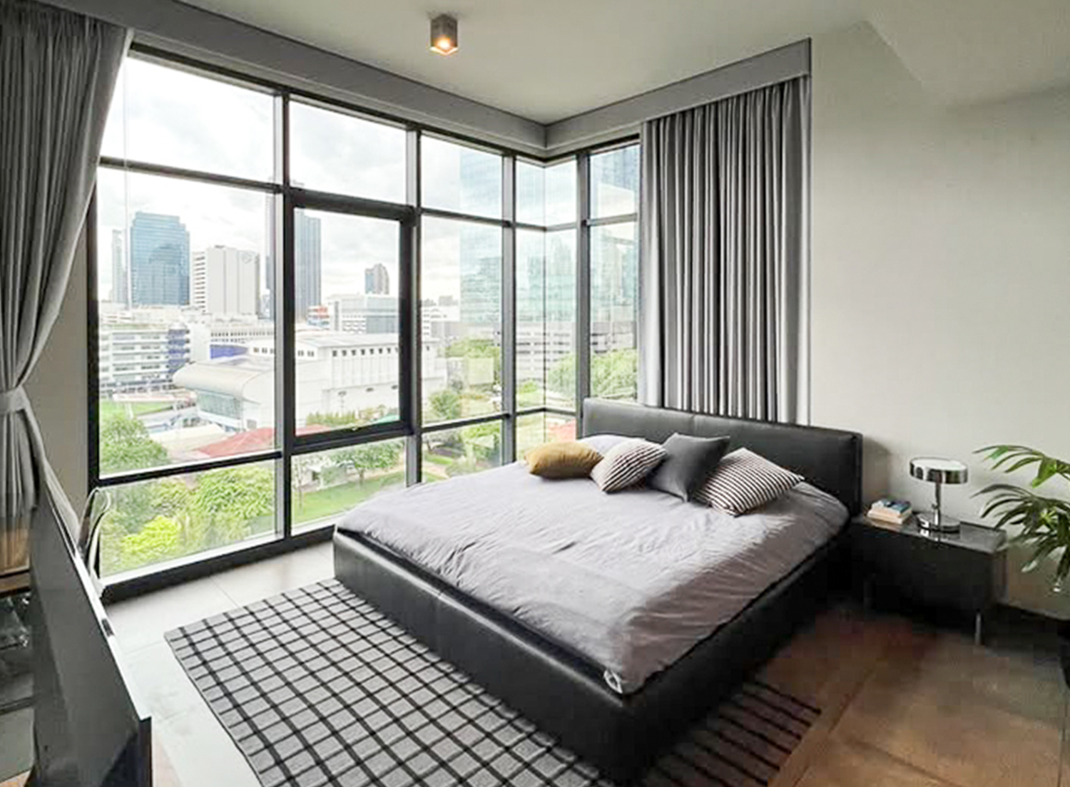 Modern 2-bedroom condo for rent at The Loft Asoke, 87 sqm, fully furnished, quiet city view, 8th floor. Includes kitchen, washer-dryer, 2 TVs. Rent 75,000 THB/month.
