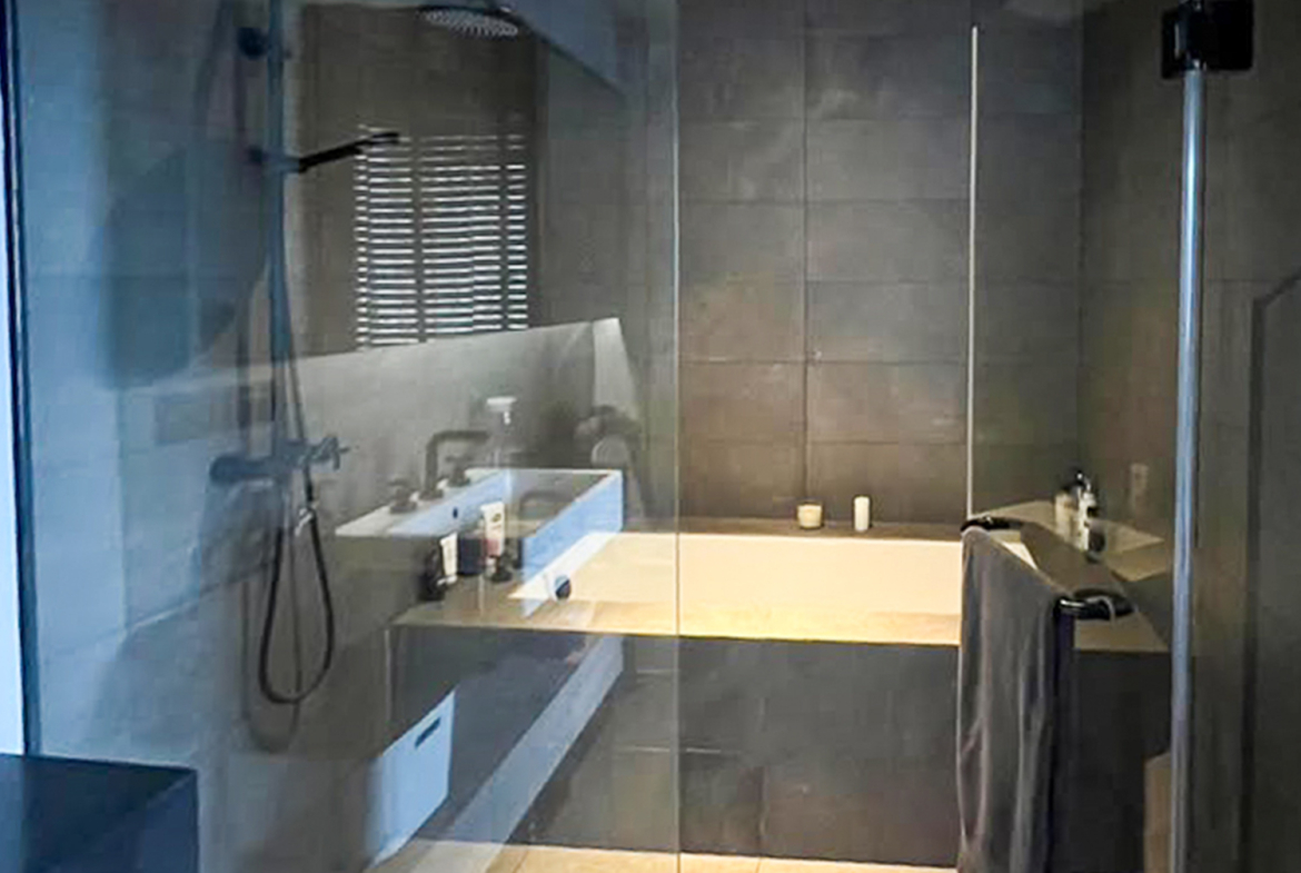 Modern 2-bedroom condo for rent at The Loft Asoke, 87 sqm, fully furnished, quiet city view, 8th floor. Includes kitchen, washer-dryer, 2 TVs. Rent 75,000 THB/month.