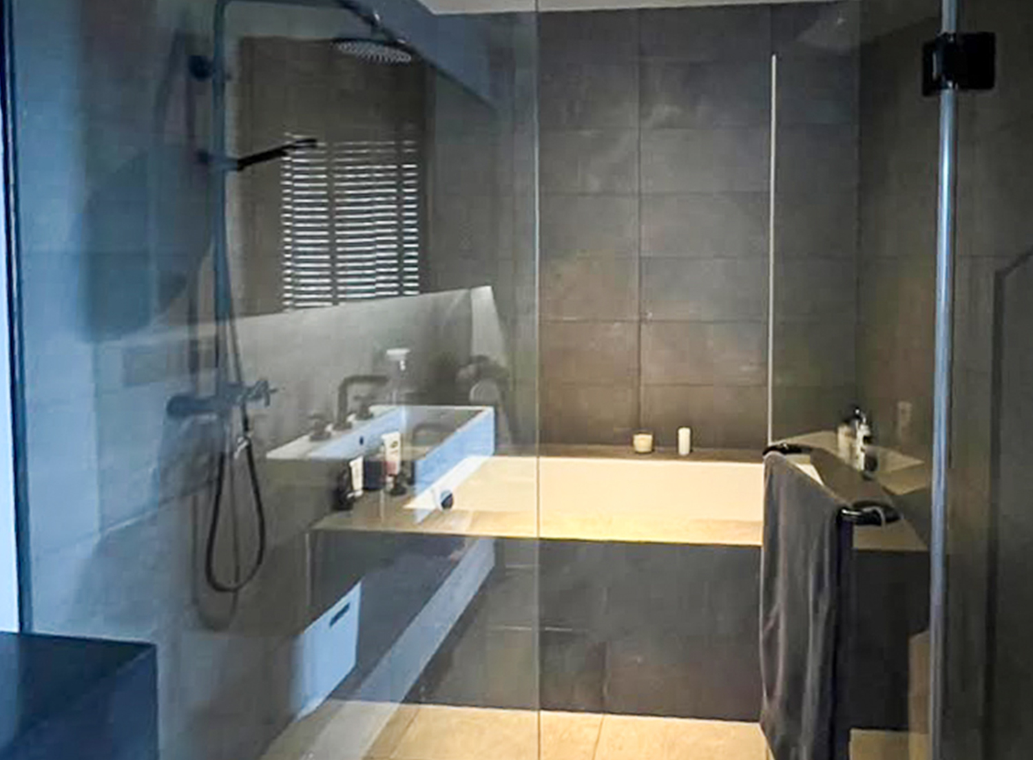 Modern 2-bedroom condo for rent at The Loft Asoke, 87 sqm, fully furnished, quiet city view, 8th floor. Includes kitchen, washer-dryer, 2 TVs. Rent 75,000 THB/month.