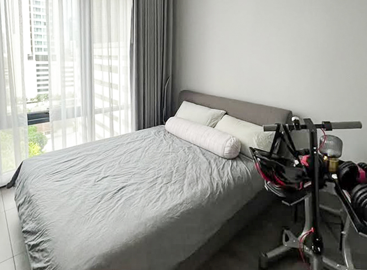Modern 2-bedroom condo for rent at The Loft Asoke, 87 sqm, fully furnished, quiet city view, 8th floor. Includes kitchen, washer-dryer, 2 TVs. Rent 75,000 THB/month.