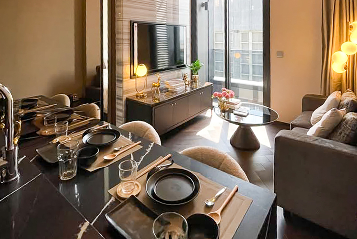 Luxury 1-bedroom condo for rent at The ESSE Sukhumvit 36. Fully furnished, 38.5 sqm, on the 14th floor with an unblocked city view. Just 20m from BTS Thonglor. Rent THB 42,000/month.