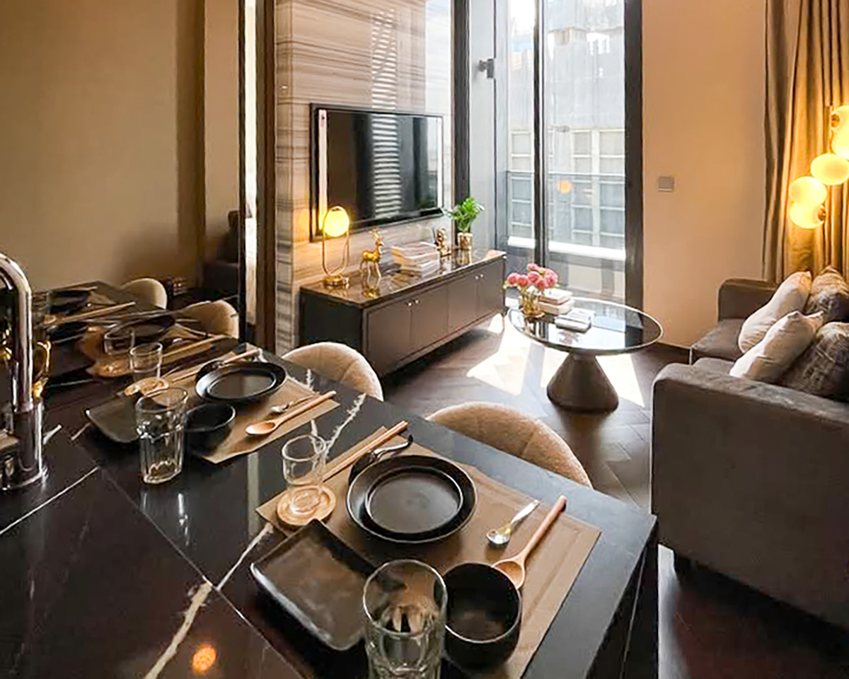 Luxury 1-bedroom condo for rent at The ESSE Sukhumvit 36. Fully furnished, 38.5 sqm, on the 14th floor with an unblocked city view. Just 20m from BTS Thonglor. Rent THB 42,000/month.