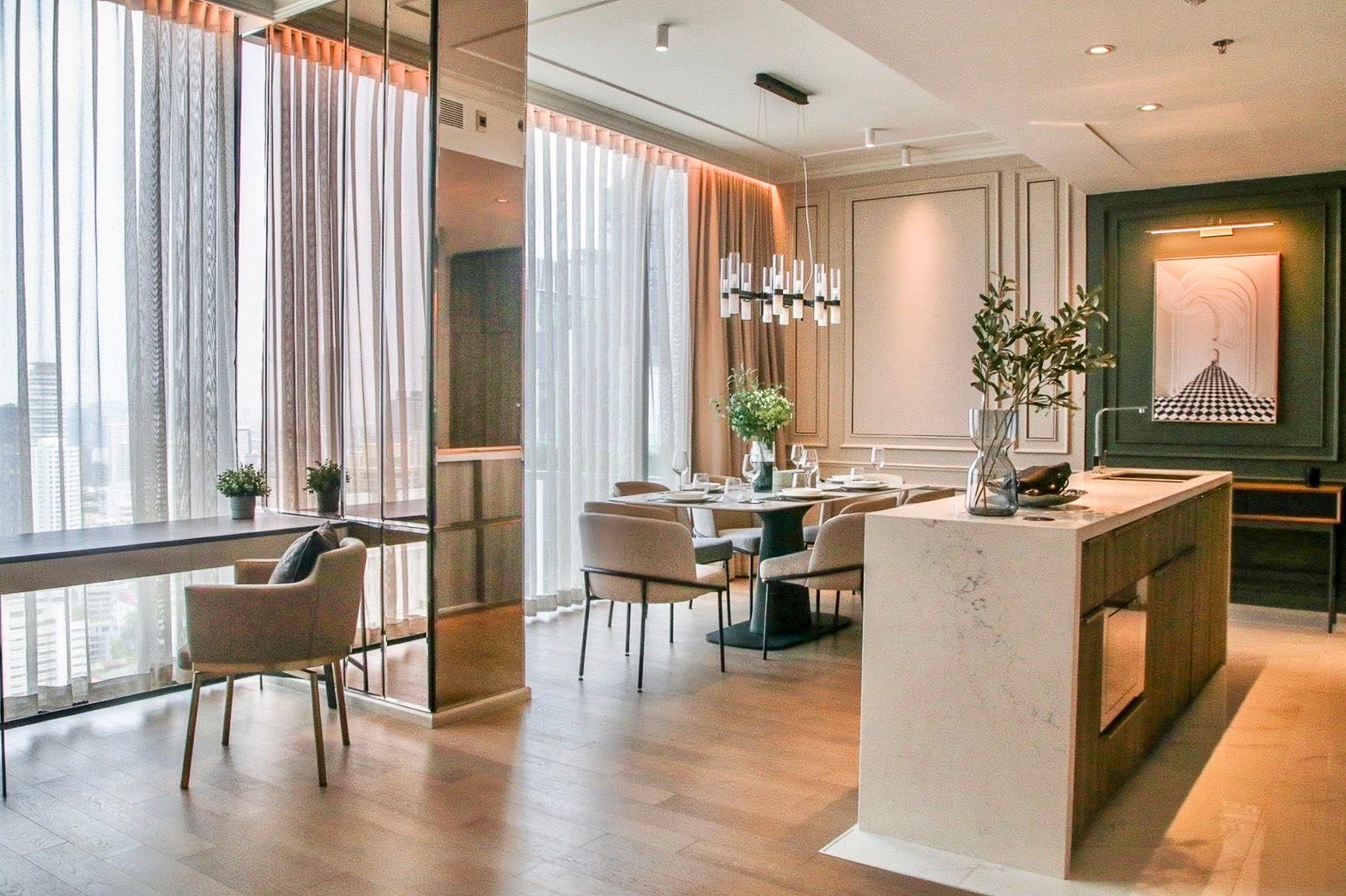 Luxury 3-bedroom condo for rent, 137 sqm on the 36th floor in Asoke, Sukhumvit 21. Includes maid's room, stunning city views, and full facilities. Just steps to BTS and MRT Asoke. Rent: 200,000 THB/month.