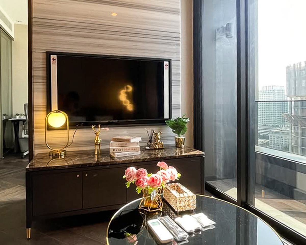 Luxury 1-bedroom condo for rent at The ESSE Sukhumvit 36. Fully furnished, 38.5 sqm, on the 14th floor with an unblocked city view. Just 20m from BTS Thonglor. Rent THB 42,000/month.