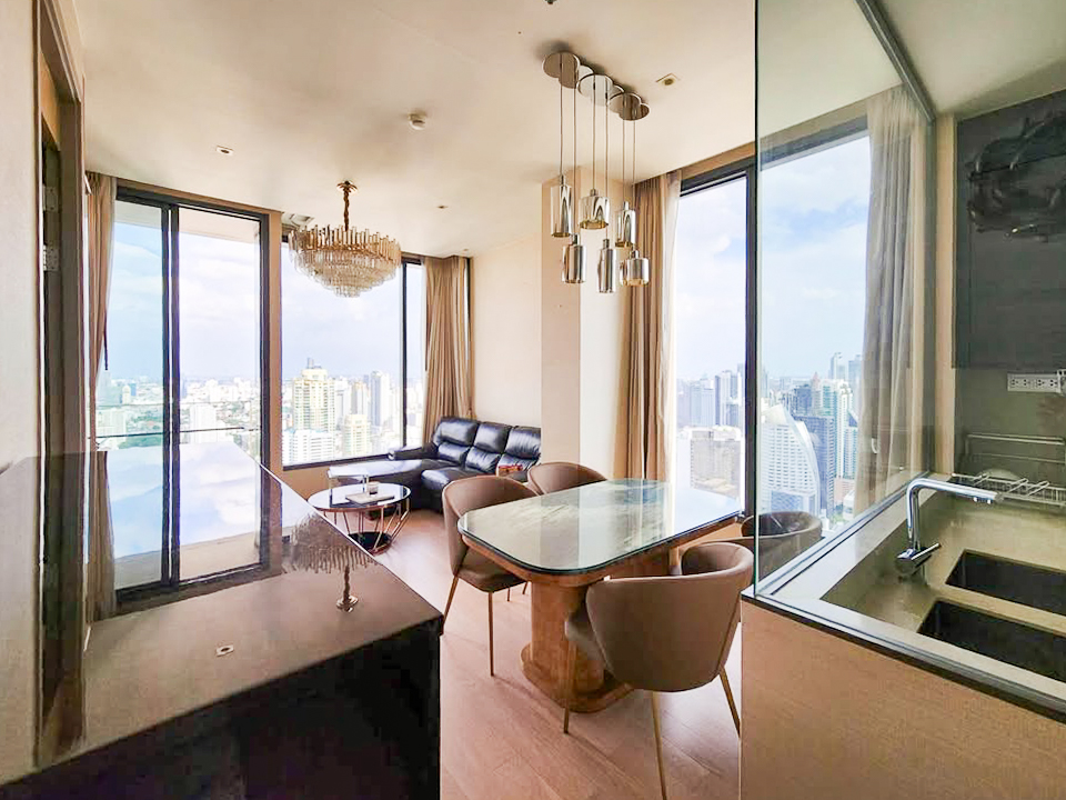 For rent at The ESSE Asoke: rare 2-bedroom 85 sqm corner unit on high floor with panoramic views. Fully furnished, closed kitchen, walk-in closet, 2 parking spaces. 85,000 THB/month.