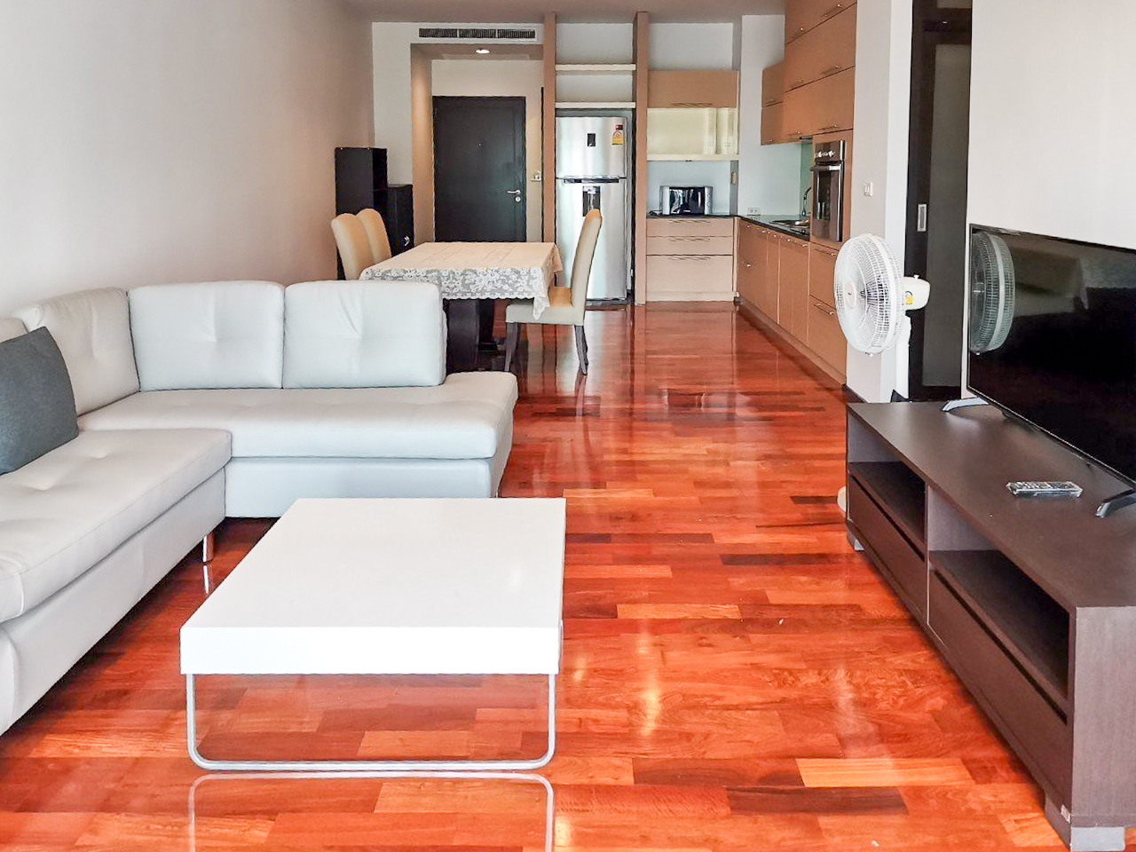 108 sqm 2-bedroom condo for rent on Sukhumvit 55. Fully furnished, high floor, modern kitchen, city view, 50,000 THB/month with full facilities.