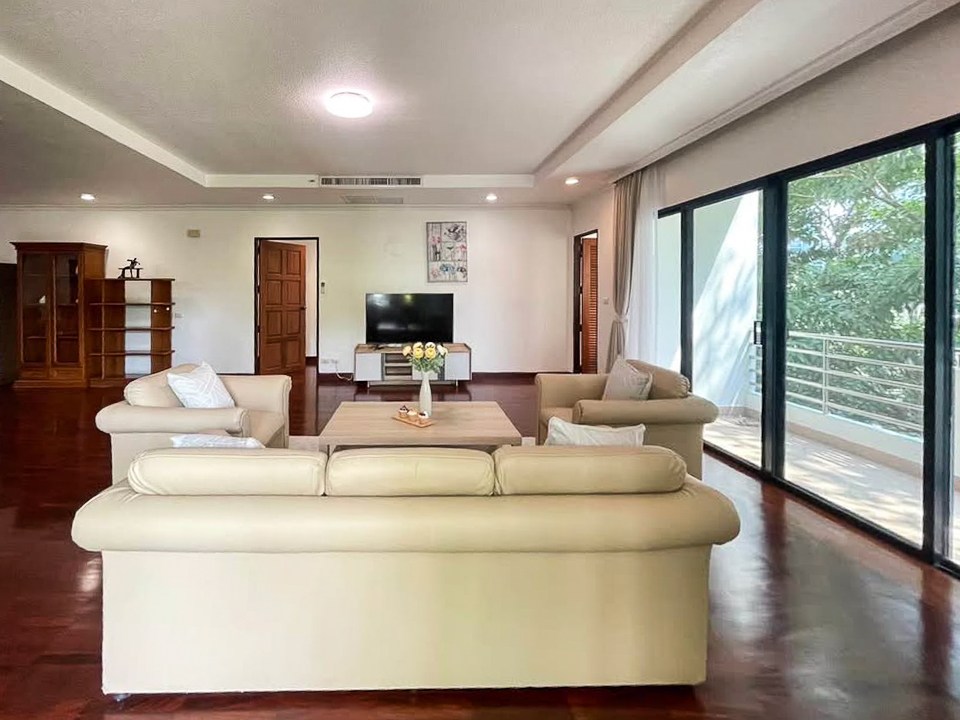 Pet-friendly 3 bed, 3 bath apartment for rent in Thong Lor. 280 sqm with balcony, maid room, full facilities, and greenery views. 120,000 THB/month.