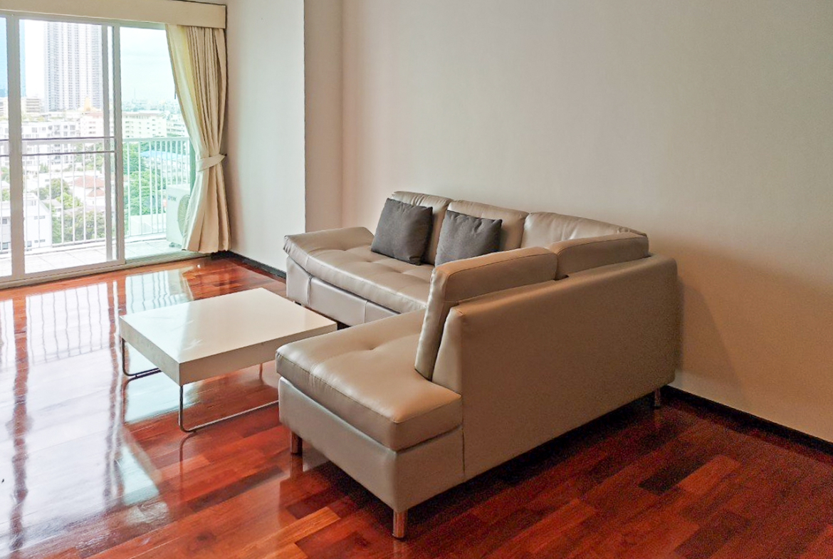 108 sqm 2-bedroom condo for rent on Sukhumvit 55. Fully furnished, high floor, modern kitchen, city view, 50,000 THB/month with full facilities.