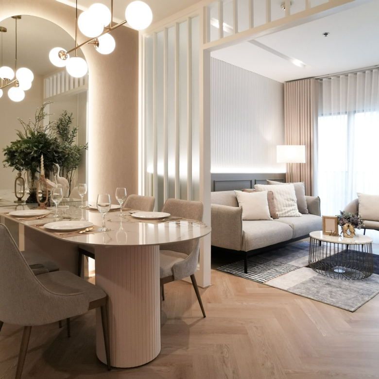 Renovated one-bedroom condo for sale in Phrom Phong, 52 sqm, high floor, unblocked city view, fully furnished, modern interior, with bathtub and top facilities.