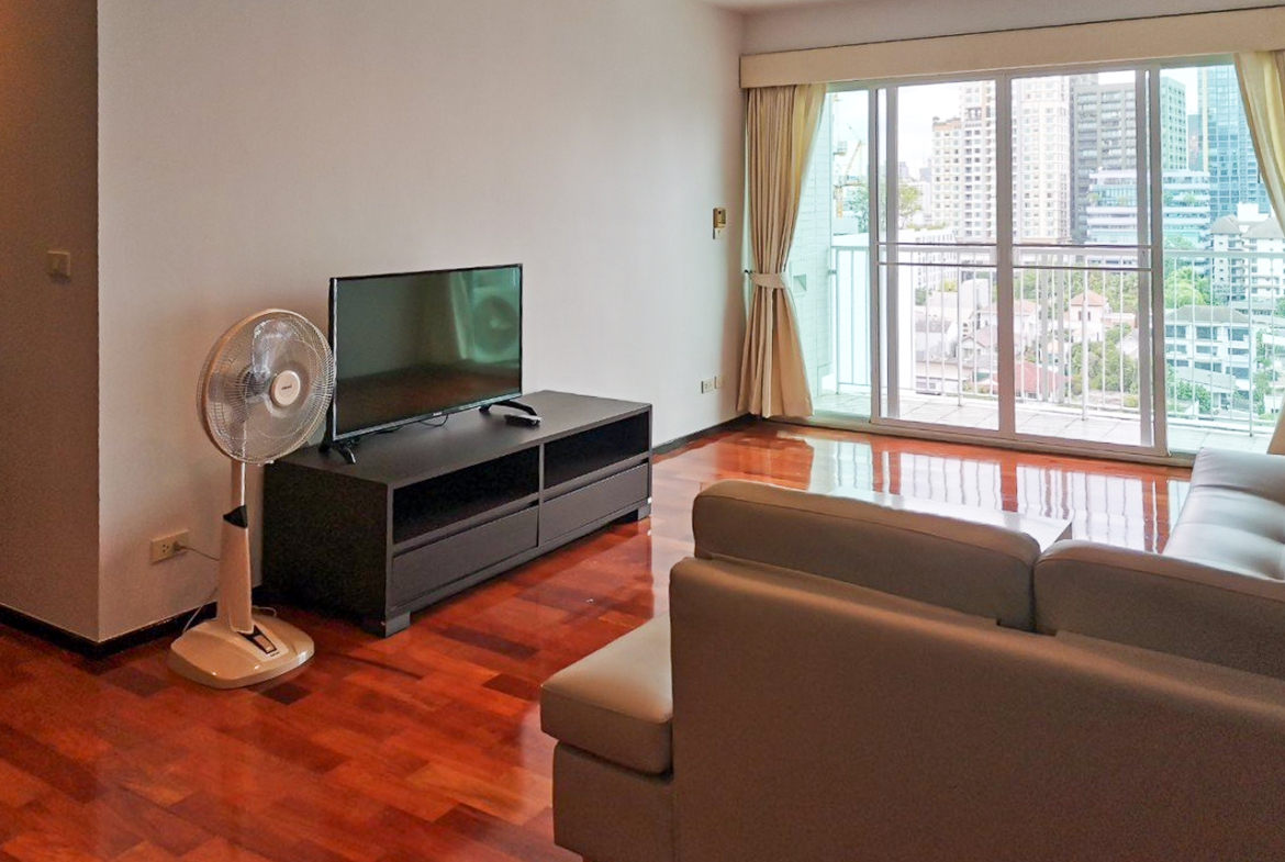 108 sqm 2-bedroom condo for rent on Sukhumvit 55. Fully furnished, high floor, modern kitchen, city view, 50,000 THB/month with full facilities.