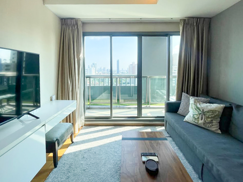 Modern 2-bedroom, 2-bathroom condo for rent in Sukhumvit 43, Phrom Phong. 76 sqm, 23rd floor, fully furnished with city views and great facilities. Rent at THB 60,000/month.