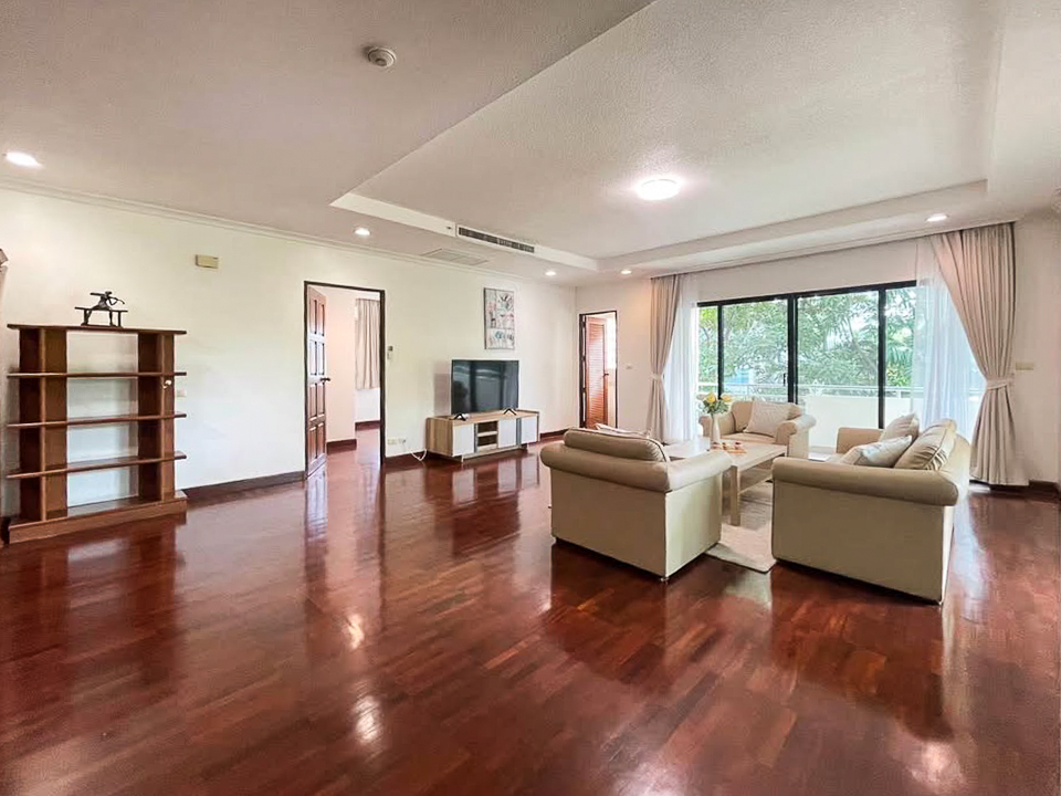 Pet-friendly 3 bed, 3 bath apartment for rent in Thong Lor. 280 sqm with balcony, maid room, full facilities, and greenery views. 120,000 THB/month.