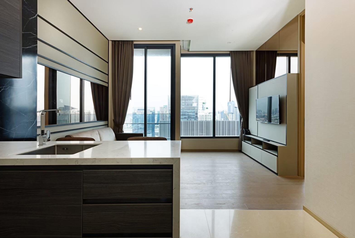 Rent this luxury 1-bedroom condo at The Esse Asoke, 32nd floor with skyline views, built-in furniture, and prime MRT/BTS access. Only 40,000 THB/month.