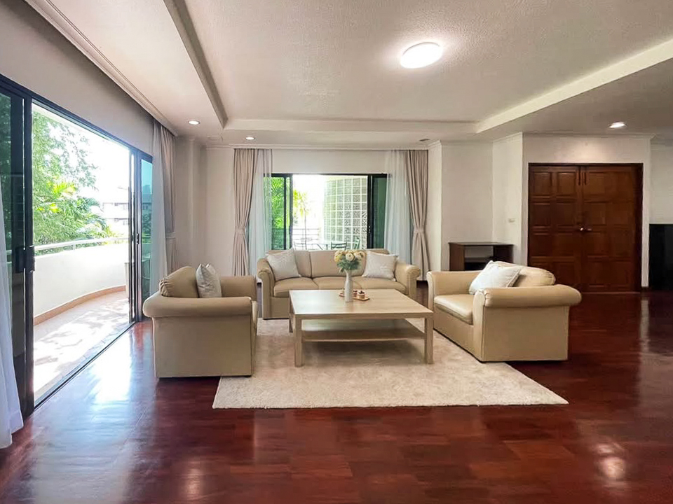 Pet-friendly 3 bed, 3 bath apartment for rent in Thong Lor. 280 sqm with balcony, maid room, full facilities, and greenery views. 120,000 THB/month.