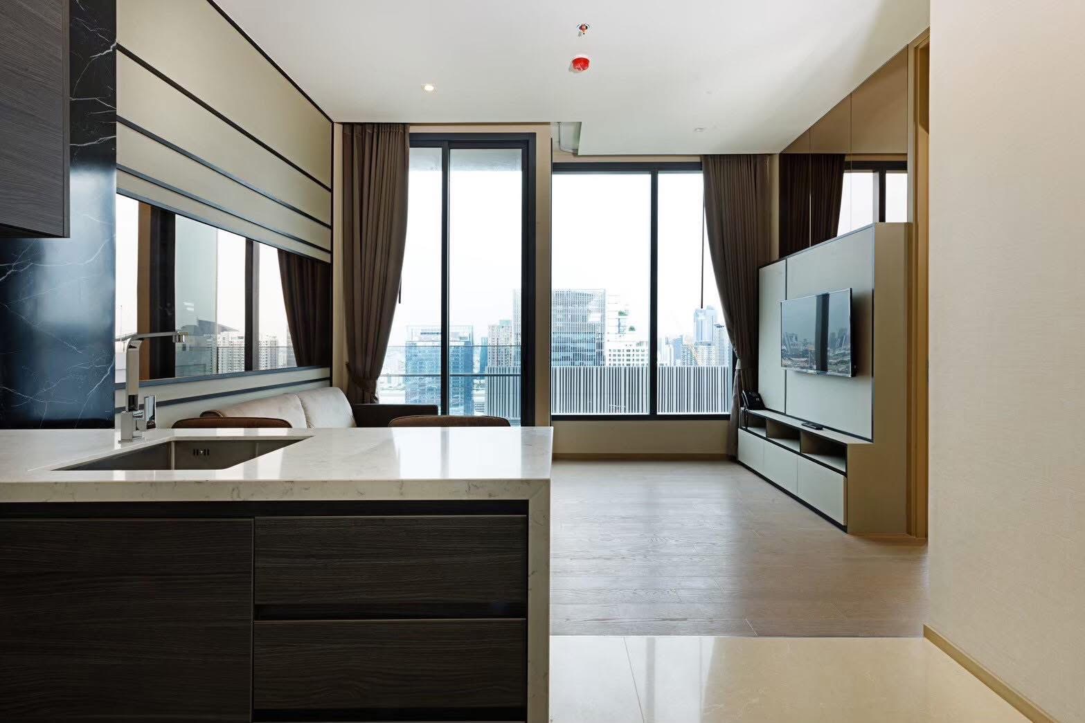 Rent this luxury 1-bedroom condo at The Esse Asoke, 32nd floor with skyline views, built-in furniture, and prime MRT/BTS access. Only 40,000 THB/month.