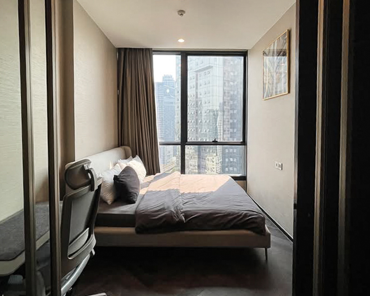 Luxury 1-bedroom condo for rent at The ESSE Sukhumvit 36. Fully furnished, 38.5 sqm, on the 14th floor with an unblocked city view. Just 20m from BTS Thonglor. Rent THB 42,000/month.