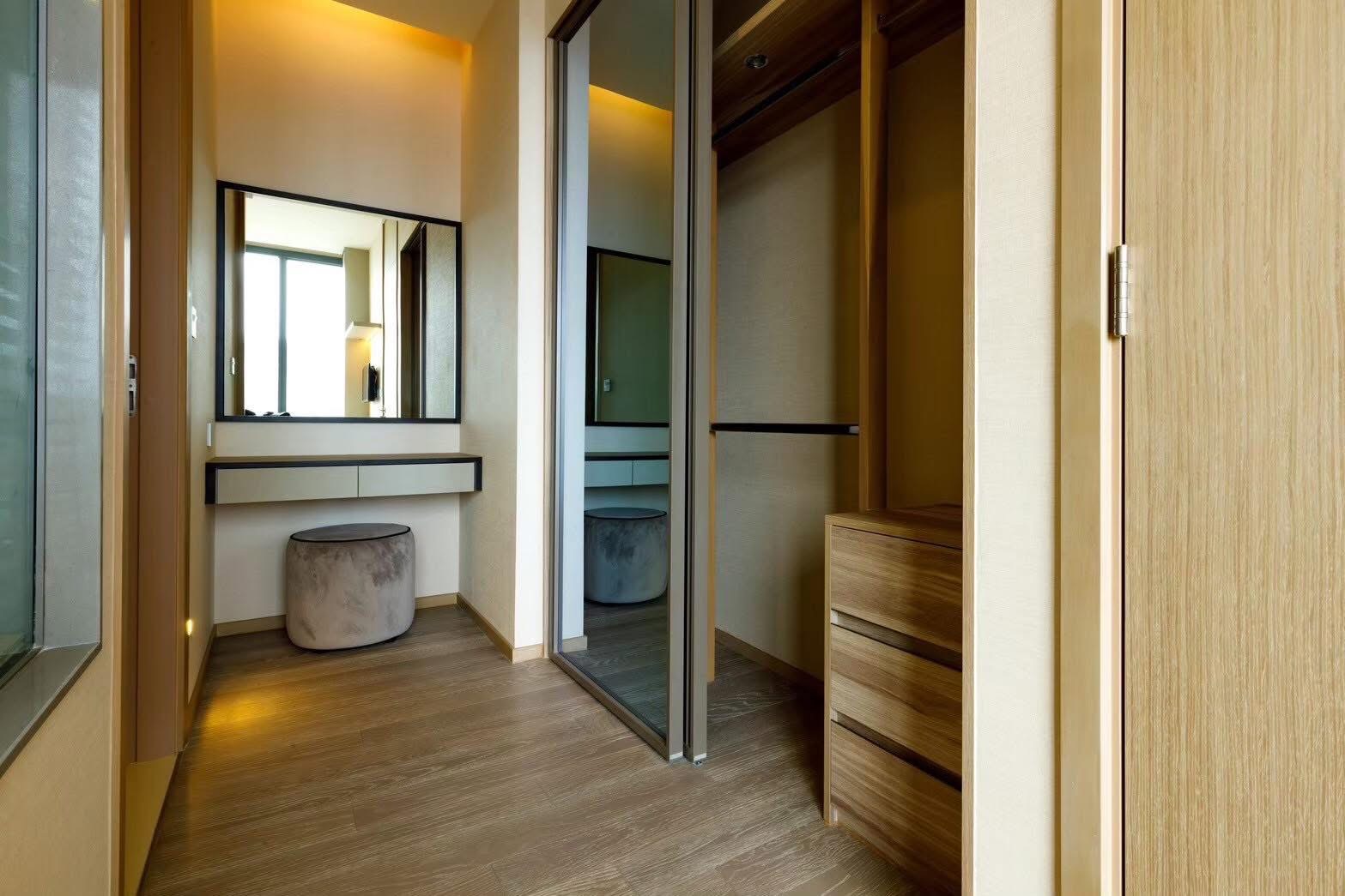 Rent this luxury 1-bedroom condo at The Esse Asoke, 32nd floor with skyline views, built-in furniture, and prime MRT/BTS access. Only 40,000 THB/month.