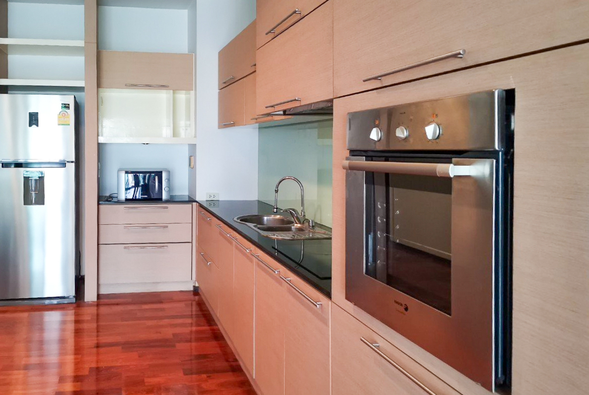 108 sqm 2-bedroom condo for rent on Sukhumvit 55. Fully furnished, high floor, modern kitchen, city view, 50,000 THB/month with full facilities.