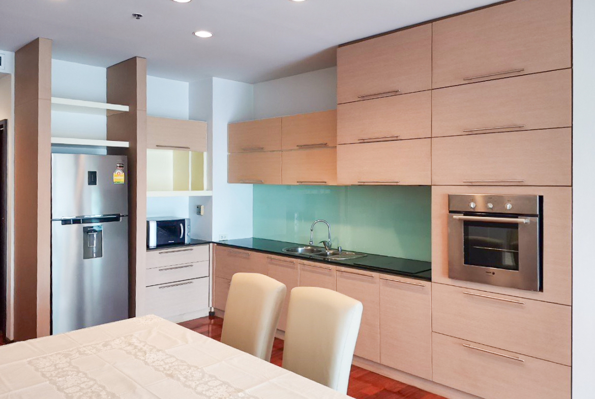 108 sqm 2-bedroom condo for rent on Sukhumvit 55. Fully furnished, high floor, modern kitchen, city view, 50,000 THB/month with full facilities.