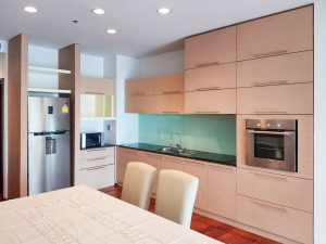 108 sqm 2-bedroom condo for rent on Sukhumvit 55. Fully furnished, high floor, modern kitchen, city view, 50,000 THB/month with full facilities.