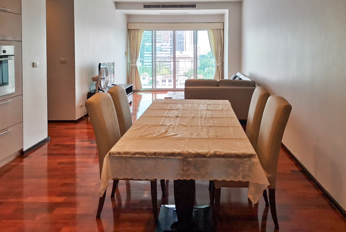 108 sqm 2-bedroom condo for rent on Sukhumvit 55. Fully furnished, high floor, modern kitchen, city view, 50,000 THB/month with full facilities.