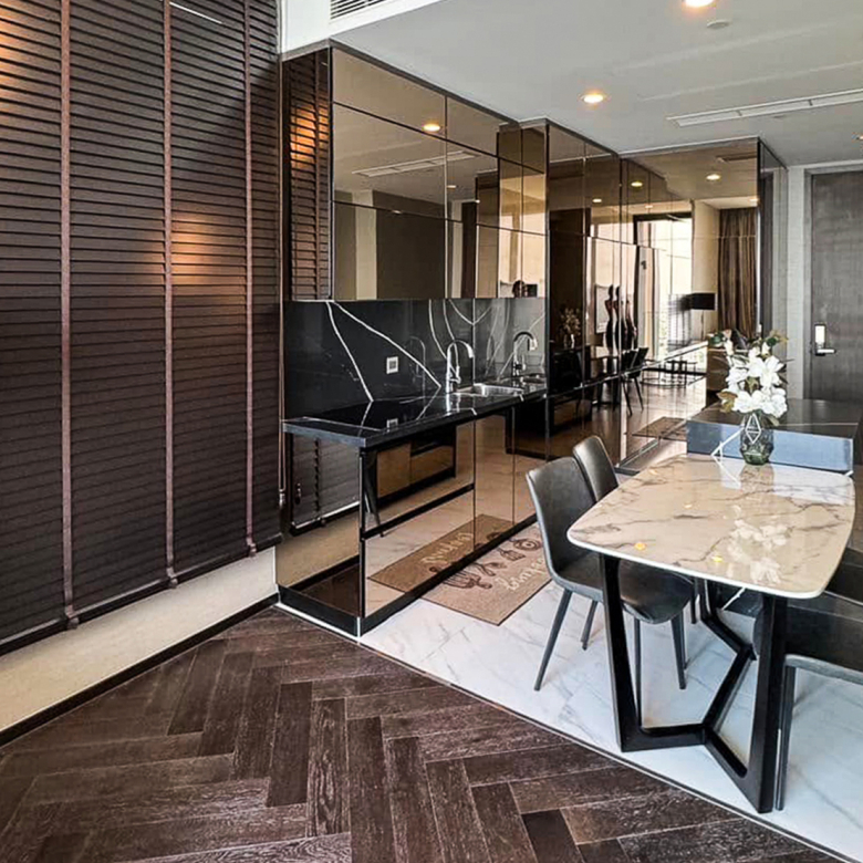 For sale: 2BR, 2BA 73.5 sqm modern luxury condo on the 32nd floor at The ESSE Sukhumvit 36, fully furnished with premium amenities. Next to BTS Thonglor. Price: THB 23.5M.