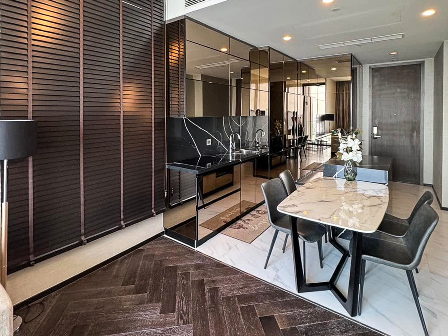 For sale: 2BR, 2BA 73.5 sqm modern luxury condo on the 32nd floor at The ESSE Sukhumvit 36, fully furnished with premium amenities. Next to BTS Thonglor. Price: THB 23.5M.