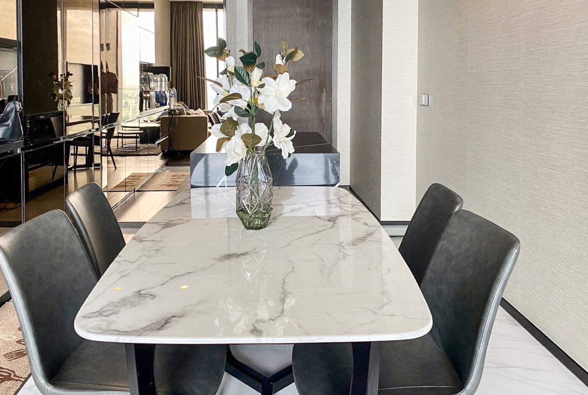 For sale: 2BR, 2BA 73.5 sqm modern luxury condo on the 32nd floor at The ESSE Sukhumvit 36, fully furnished with premium amenities. Next to BTS Thonglor. Price: THB 23.5M.