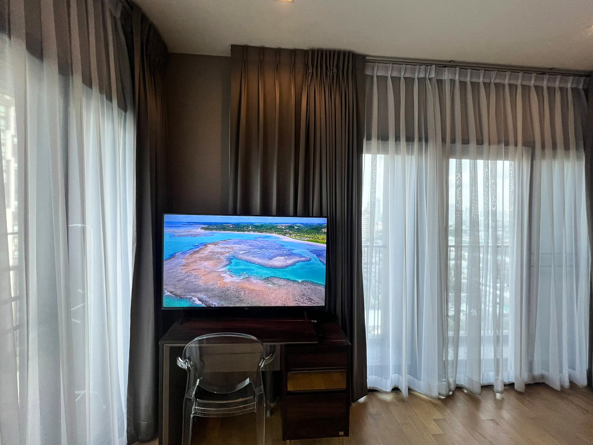 Spacious 2-bedroom, 2-bathroom condo for rent at Noble Reveal Ekkamai. Only 300m from BTS, fully furnished, 75 sqm, with indoor pool and gym. Rent: 60,000 THB/month.