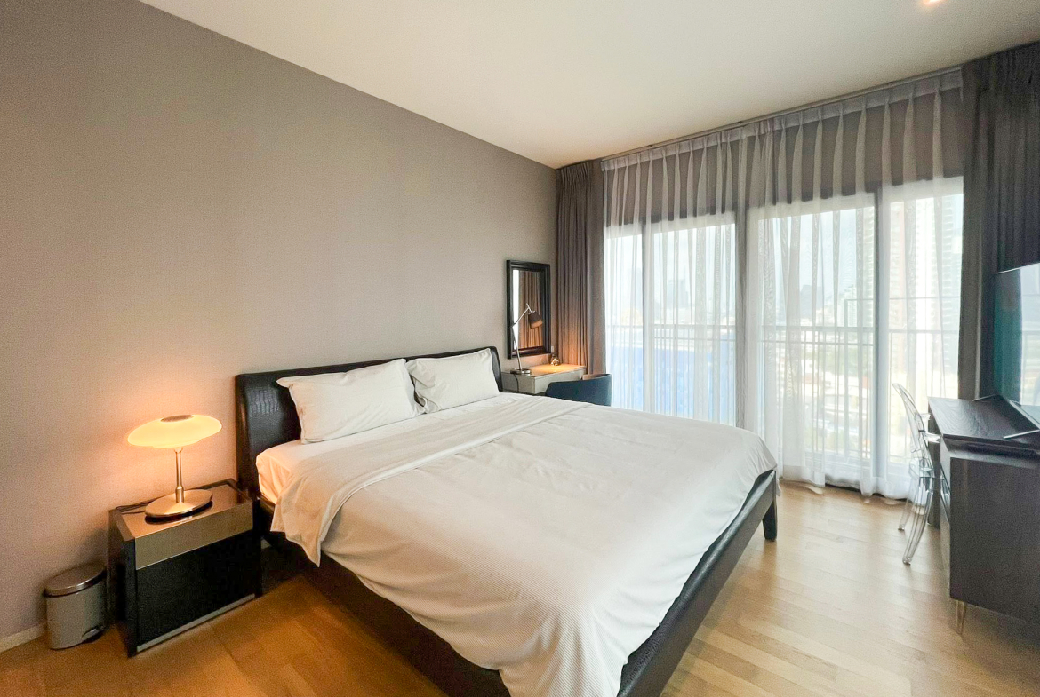 Spacious 2-bedroom, 2-bathroom condo for rent at Noble Reveal Ekkamai. Only 300m from BTS, fully furnished, 75 sqm, with indoor pool and gym. Rent: 60,000 THB/month.
