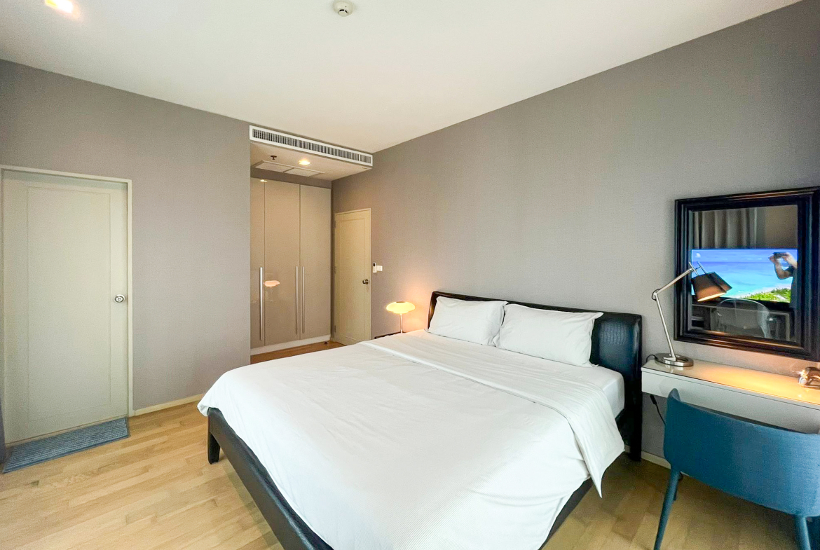 Spacious 2-bedroom, 2-bathroom condo for rent at Noble Reveal Ekkamai. Only 300m from BTS, fully furnished, 75 sqm, with indoor pool and gym. Rent: 60,000 THB/month.