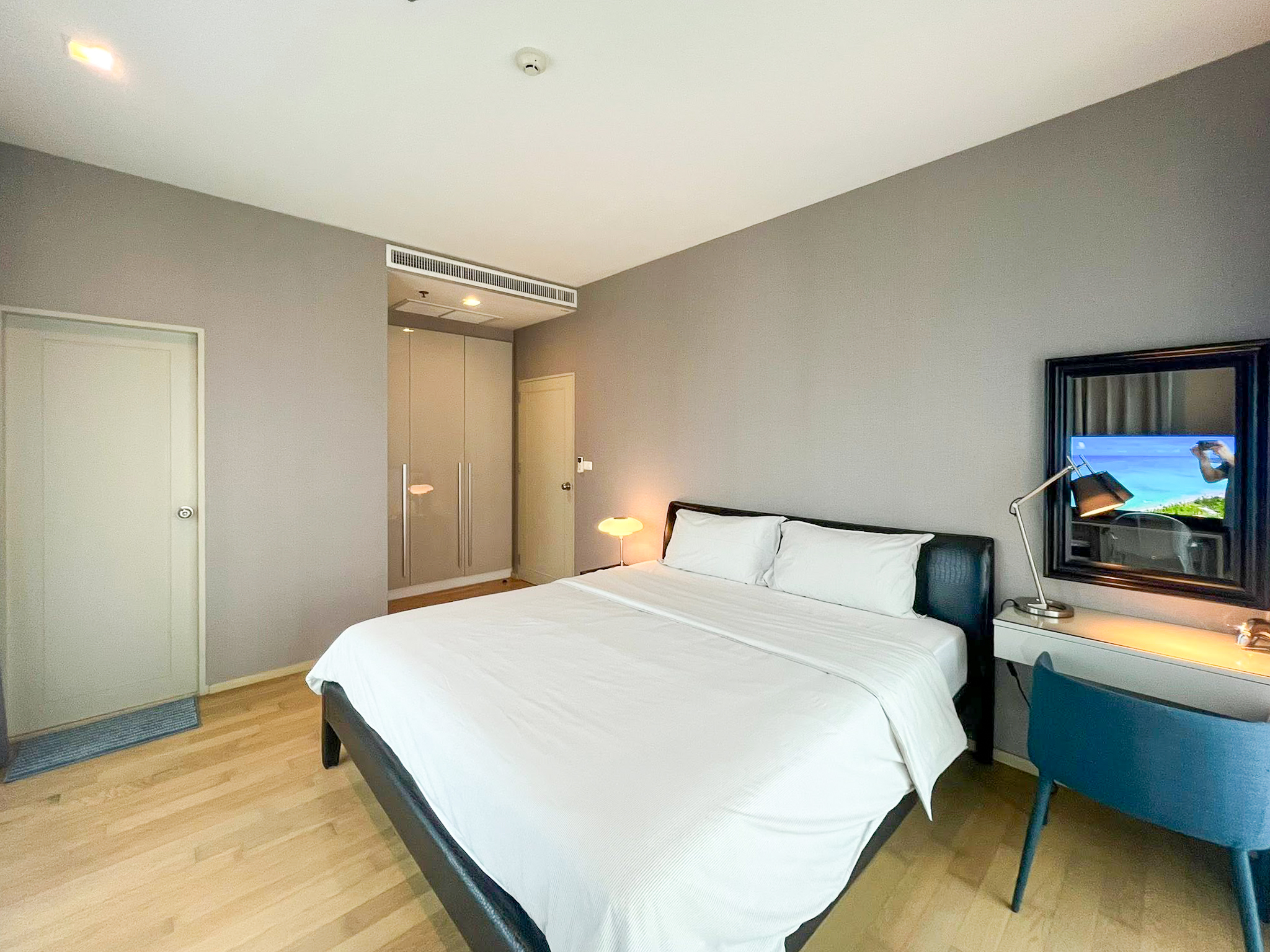 Spacious 2-bedroom, 2-bathroom condo for rent at Noble Reveal Ekkamai. Only 300m from BTS, fully furnished, 75 sqm, with indoor pool and gym. Rent: 60,000 THB/month.