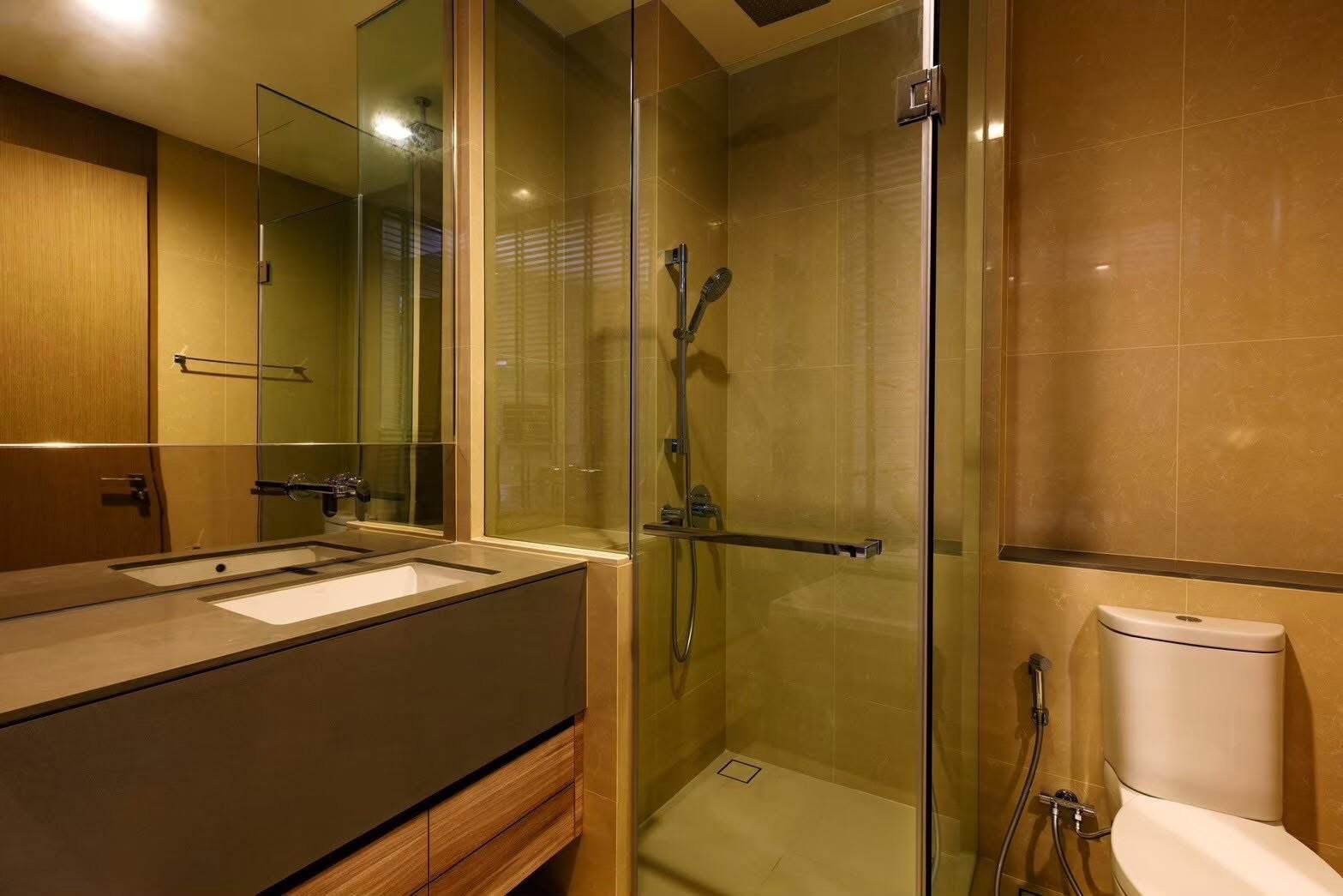 Rent this luxury 1-bedroom condo at The Esse Asoke, 32nd floor with skyline views, built-in furniture, and prime MRT/BTS access. Only 40,000 THB/month.