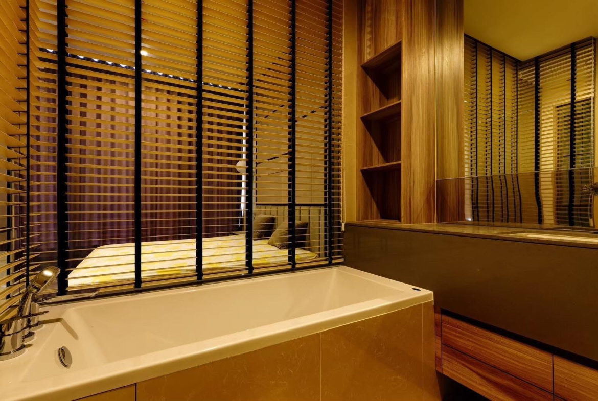 Rent this luxury 1-bedroom condo at The Esse Asoke, 32nd floor with skyline views, built-in furniture, and prime MRT/BTS access. Only 40,000 THB/month.