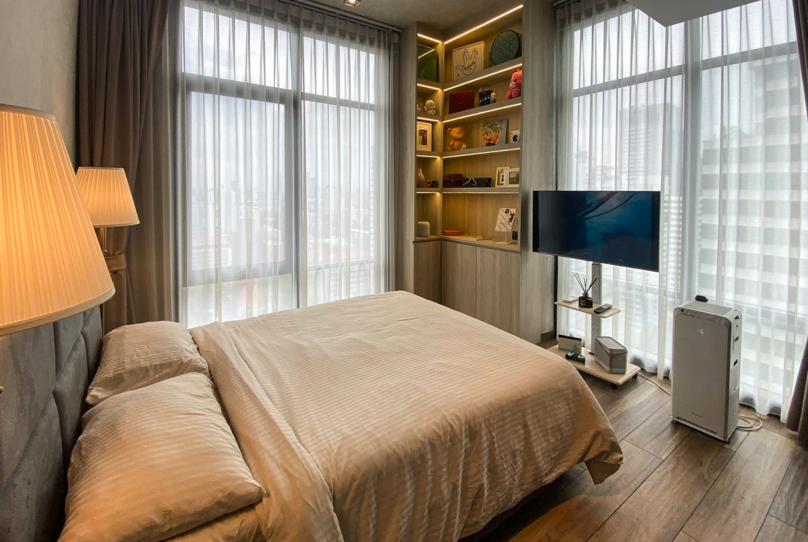 Rent this high-floor 2-bedroom condo at The Lofts Asoke with stunning city views, premium appliances, and luxury amenities. Prime Asoke location. 65,000 THB/month.