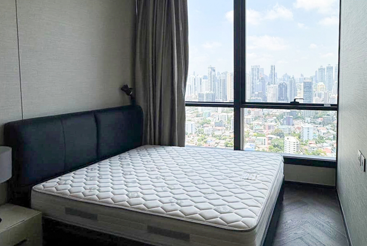 For sale: 2BR, 2BA 73.5 sqm modern luxury condo on the 32nd floor at The ESSE Sukhumvit 36, fully furnished with premium amenities. Next to BTS Thonglor. Price: THB 23.5M.