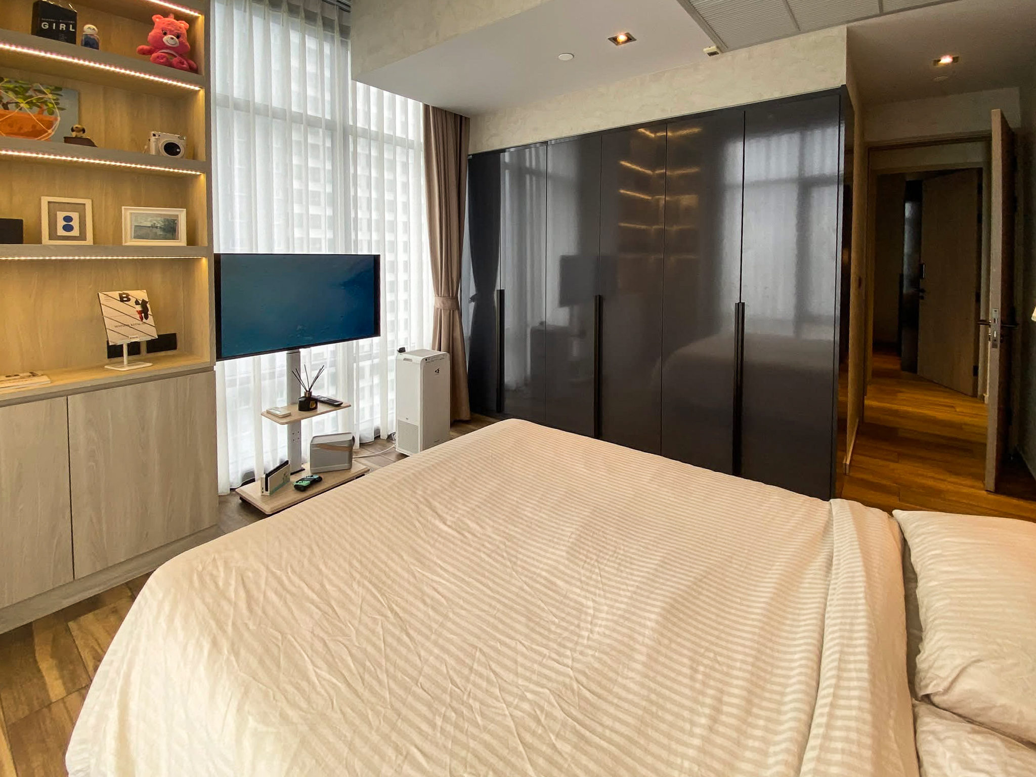 Rent this high-floor 2-bedroom condo at The Lofts Asoke with stunning city views, premium appliances, and luxury amenities. Prime Asoke location. 65,000 THB/month.